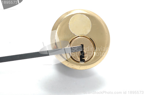 Image of Picking a lock