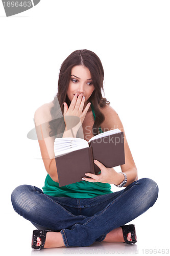 Image of woman reading a thriller book