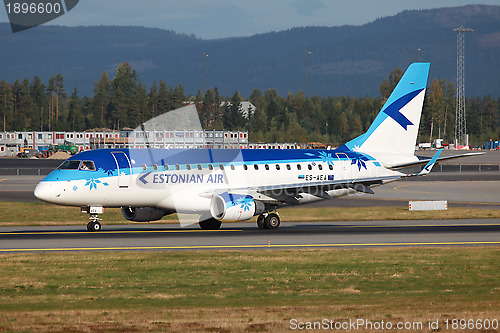 Image of Estonian Air Embraer 170