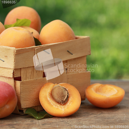 Image of Apricots in a wooden box