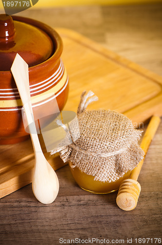 Image of jar of honey, Close up 