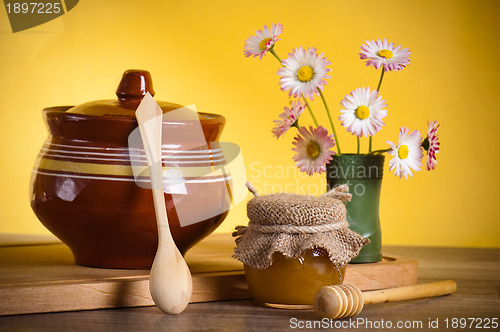 Image of jar of honey, Close up 