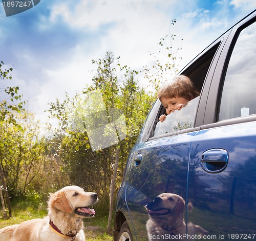 Image of kid and dog look at each other