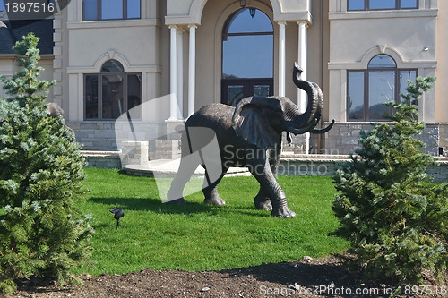 Image of An bronze elephant on the front yard.