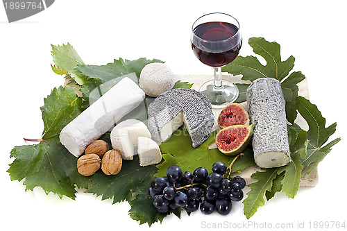Image of goat cheeses and fruits