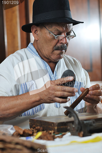 Image of man making luxury handmade cuban cigare