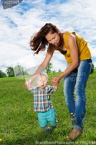 Image of infant learn how to walk