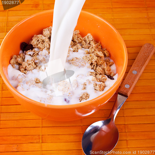 Image of milk pouring on cereal