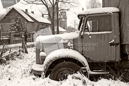 Image of abandoned old truck in winter