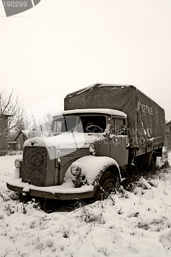 Image of abandoned old truck in winter