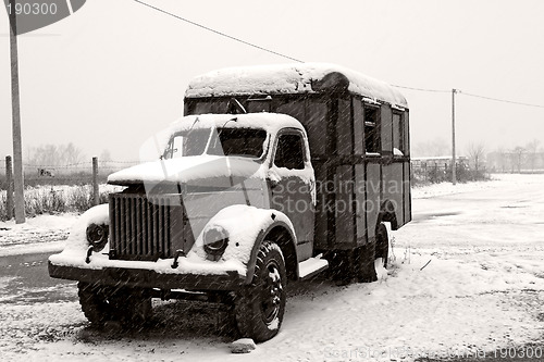 Image of abandoned old truck in winter