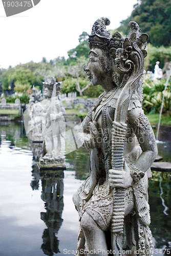 Image of Tirtagangga Statue