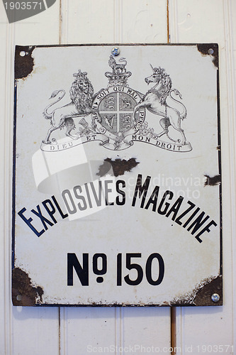 Image of Explosives Magazine sign