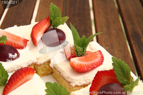 Image of strawberries cake 