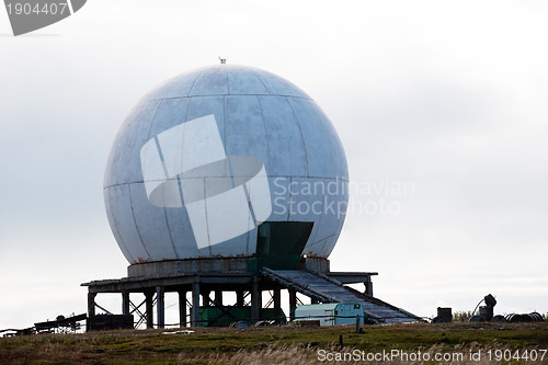 Image of big antenna white sphere