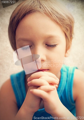 Image of Photo boy at prayer