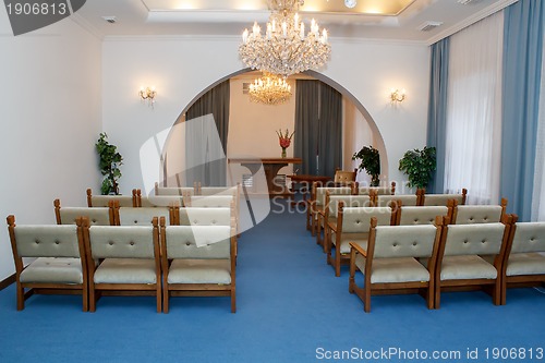 Image of small ruralwedding ceremony room with chandelier