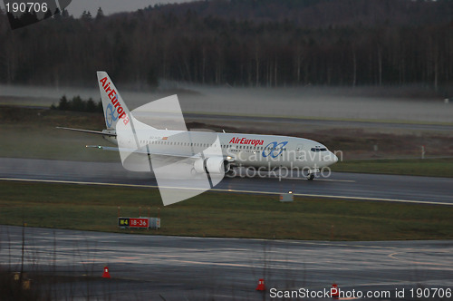 Image of Boeing 737-800 landing