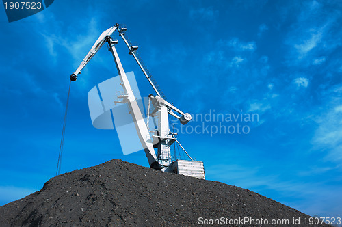 Image of crane at heap of gravel