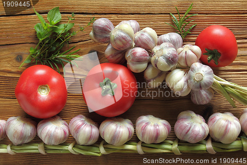 Image of Garlic and tomatoes.