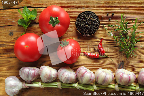 Image of Garlic and tomatoes.