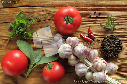 Image of Garlic and tomatoes.