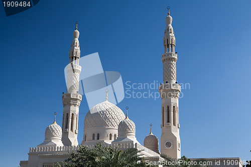 Image of White Mosque at sunset in Dubai