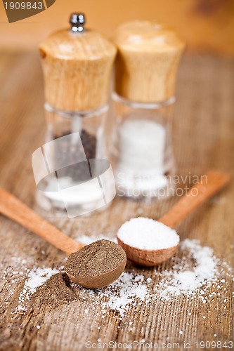 Image of salt and pepper