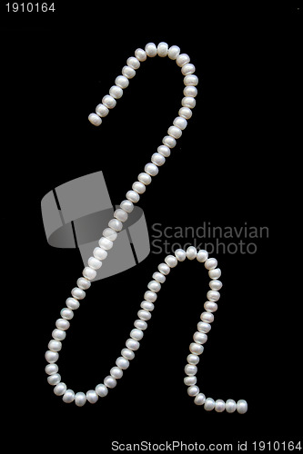 Image of White pearls on a black velvet 