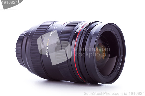 Image of side view of a 24-70 zoom lens