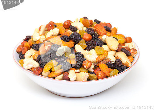 Image of Mixture of nuts and raisins in bowl