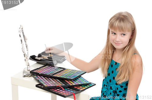 Image of Little girl paints his face makeup