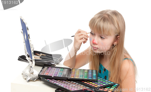 Image of Little girl paints his face makeup