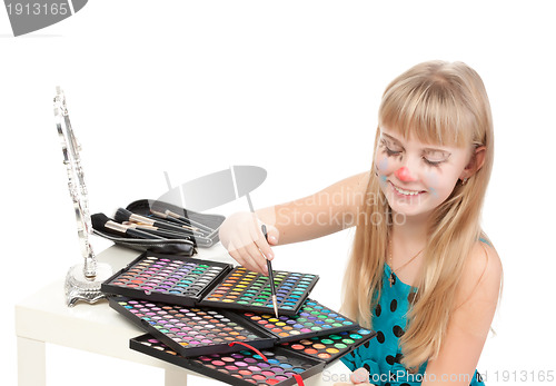 Image of Little girl paints his face makeup