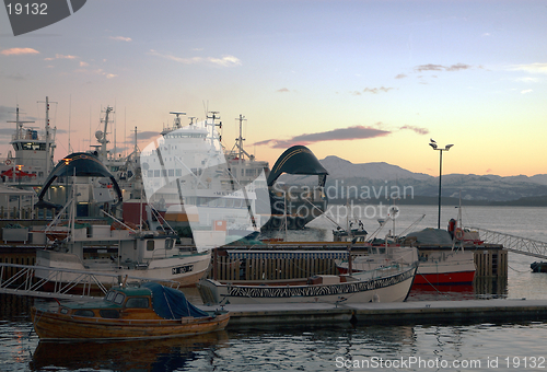 Image of Pile of ships