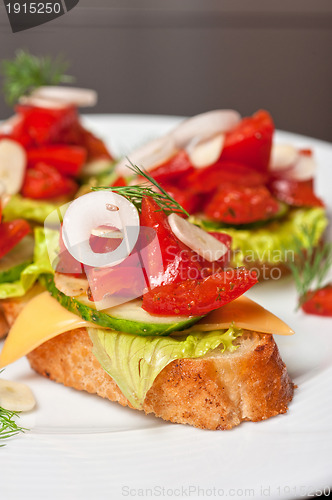 Image of Toast with vegetables