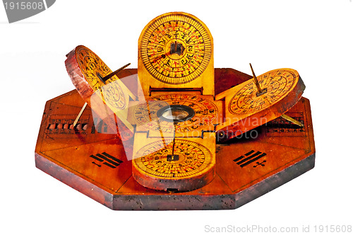 Image of antike chinesische Sonnenuhr mit Kompass
