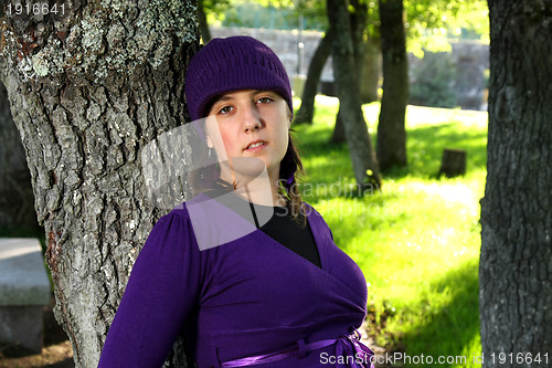 Image of  beautiful woman in an autumn park 