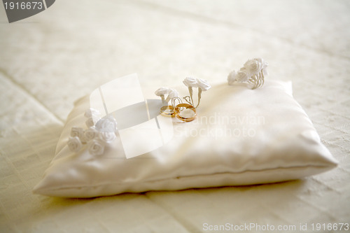 Image of Two wedding rings with white flower in the background, wedding p