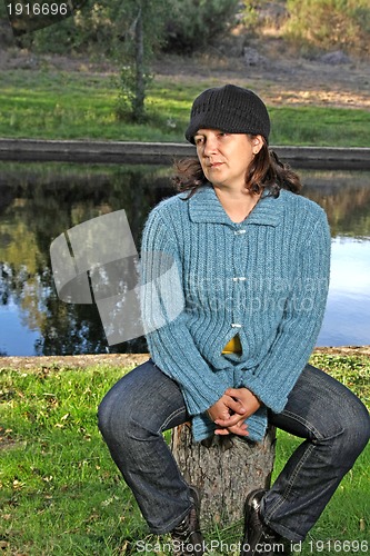 Image of  beautiful woman in an autumn park 