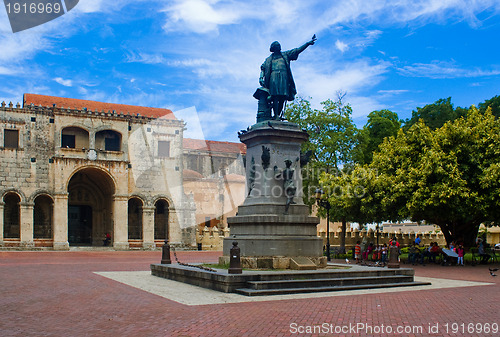 Image of Christopher Columbus Statue and Plaza