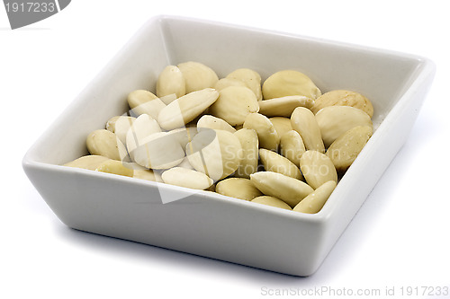Image of Peeled  almonds
