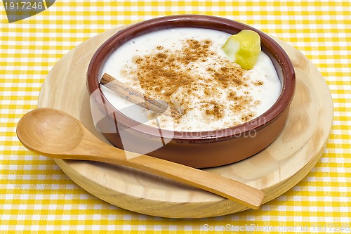 Image of Rice pudding in a ceramic bowl