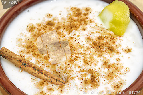 Image of Rice pudding in a ceramic bowl