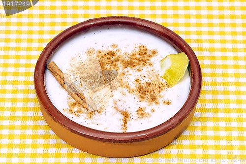 Image of Rice pudding in a ceramic bowl