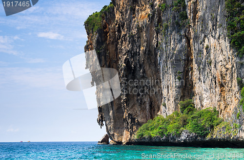 Image of rocks and sea