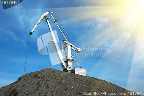 Image of crane at heap of gravel