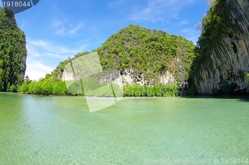 Image of rocks and sea 