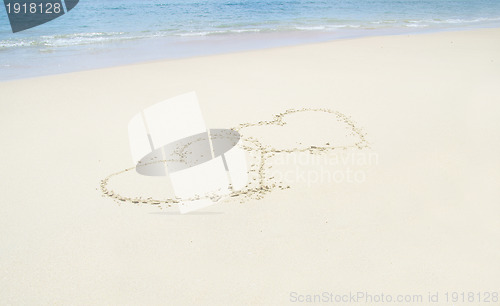 Image of hearts drawn in the sand