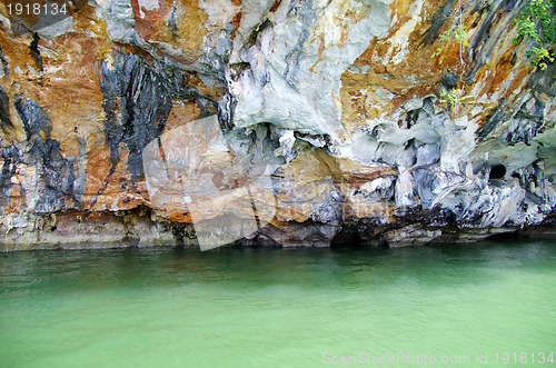 Image of rocks and sea 